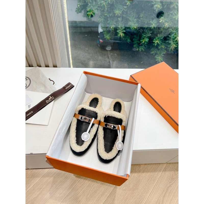 H**mes slippers